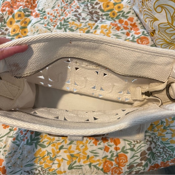 Universal Thread Eyelet Boho Cream Bag With Circular Handles - Picture 5 of 6